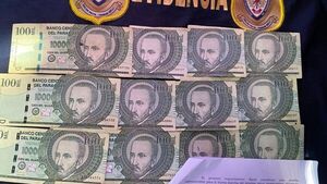 Cae mujer por pedir dinero a sacerdote para no divulgar romance
