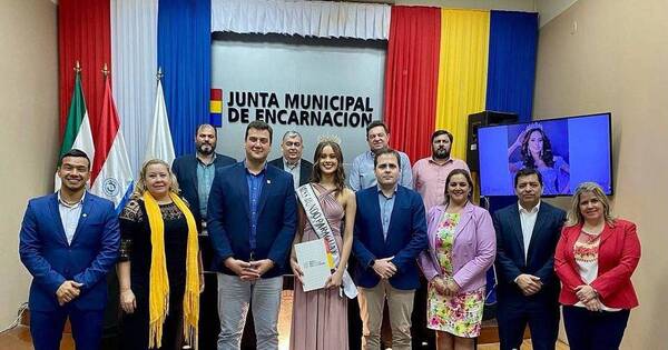 La Nación / Municipalidad de Encarnación homenajeó a Miss Mundo Paraguay 2022