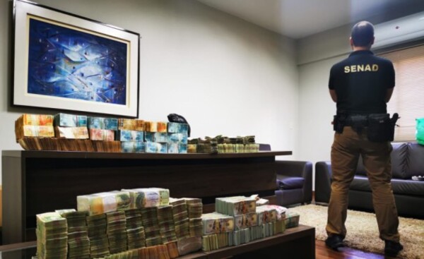 Incautan 1,5 millones de dólares en oficina paralela