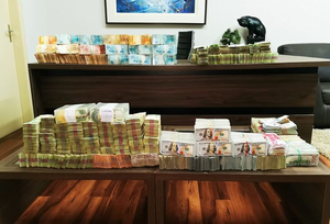 Hallan 1,5 millones de dólares de presumible lavado de dinero en allanamientos - Noticiero Paraguay