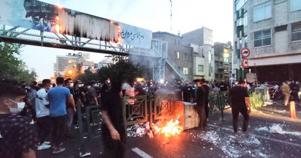 La Nación / Velo malpuesto: estiman entre 17 a 36 muertos en protestas en Irán