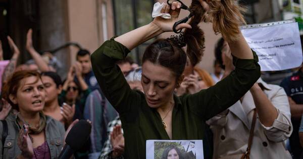 La Nación / Irán bloquea acceso a redes sociales por protestas