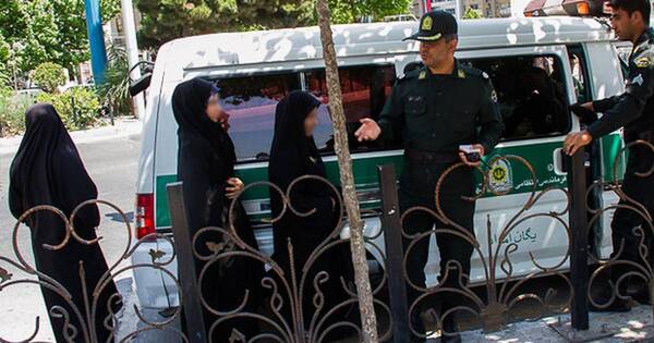 La Nación / EEUU sanciona a la policía de la moral iraní