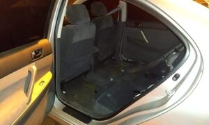 Abandonan vehículo denunciado como hurtado