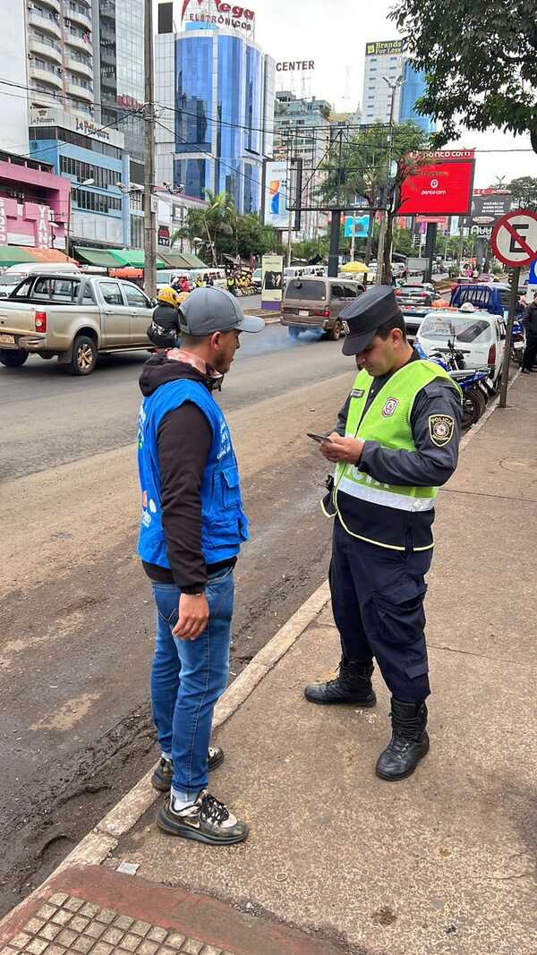 Realizan control de “Pirañitas” en el microcentro de Ciudad del Este - La Clave