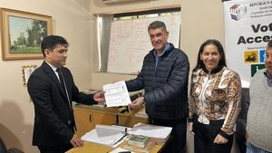 Ronald Acevedo inscribe su candidatura a intendente municipal por el PLRA