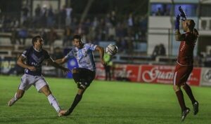 Diario HOY | Ameliano y Guaireña abren la 13ª fecha en Trinidad