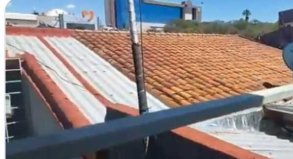 Buscado en casa de cambios pilló allanamiento con cámaras y huyó por el techo