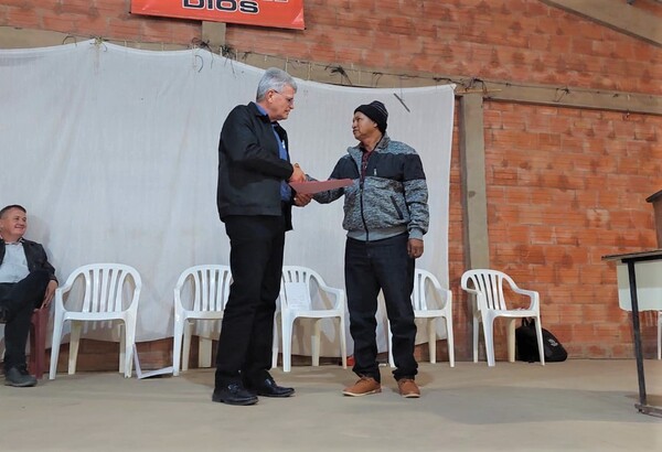 Cooperativa Fernheim hizo entrega de título de propiedad a la comunidad de San Loewen