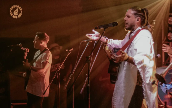 Diario HOY | Concierto de Nestor Ló y los Caminantes en el Gran Teatro José Asunción Flores