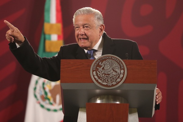 López Obrador acuerda con empresarios mantener precios de productos básicos - MarketData