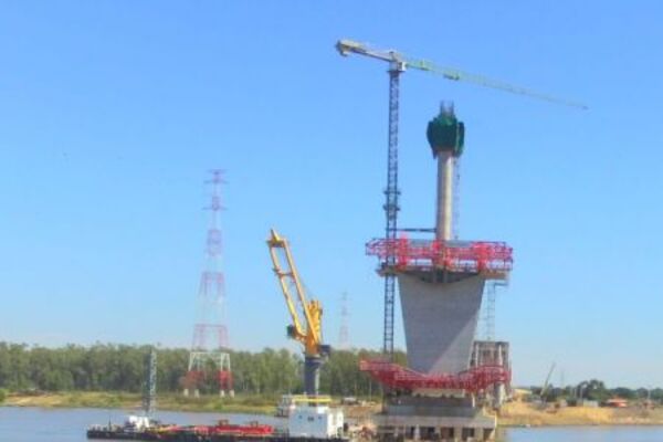 Puente Héroes del Chaco: inicio de izaje del carro de avance