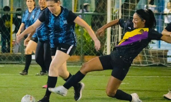 (VIDEO) “La Emperatriz” hizo faltas en la cancha grande y la entrenó su ména DT