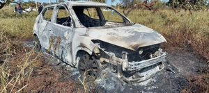 PJC: Hallan vehículo incinerado en PJC presumiblemente usado por sicarios de un pastor