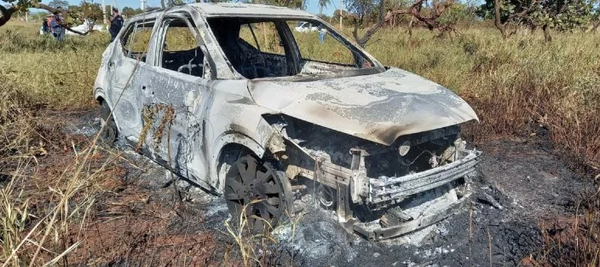 PJC: Hallan vehículo incinerado en PJC presumiblemente usado por sicarios de un pastor