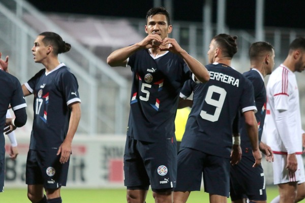 La Albirroja triunfa ante Emiratos Árabes Unidos | OnLivePy