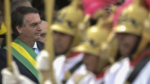 A días de las elecciones, un juez censuró una denuncia contra el clan Bolsonaro