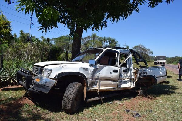 Dos heridos en choque entre camión y camioneta en Carapeguá - Nacionales - ABC Color