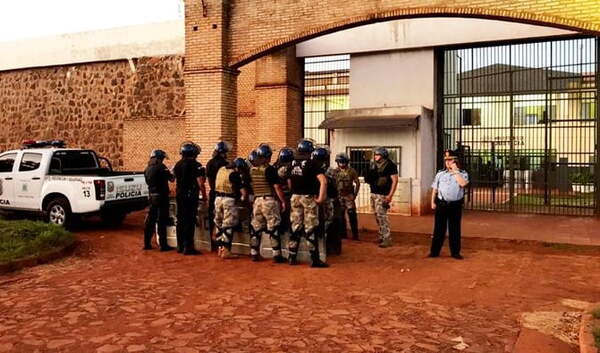 Reportan enfrentamiento en la penitenciaría de Pedro Juan Caballero - Noticiero Paraguay