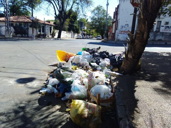 Otra esquina con basura en Asunción - Crónicas Ciudadanas - ABC Color