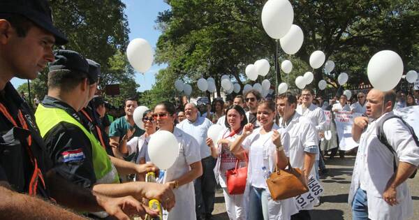 La Nación / Los hospitales siguen siendo lugar de proselitismo, afirman desde el sindicato de médicos