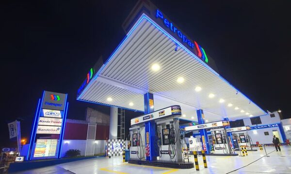 Tras amenaza de camioneros, Petropar anuncia nueva baja de combustible
