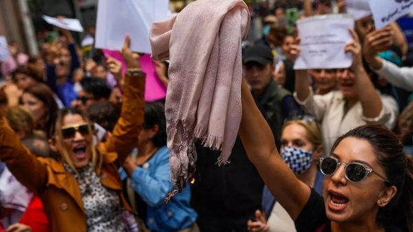 Ejército de Irán amenaza con intervenir en las protestas por la muerte de Mahsa Amini | 1000 Noticias