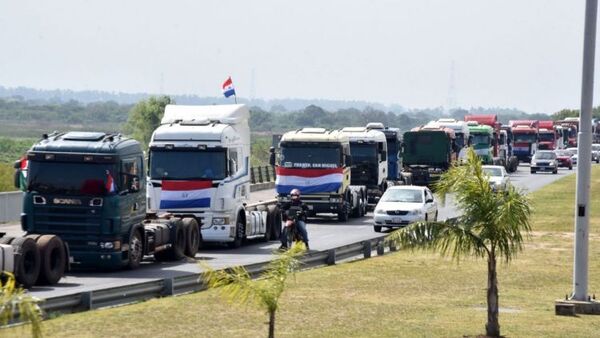 Camioneros sitiaran Asunción; tratarán de llegar al Defensores en la inauguración de los Juegos Odesur