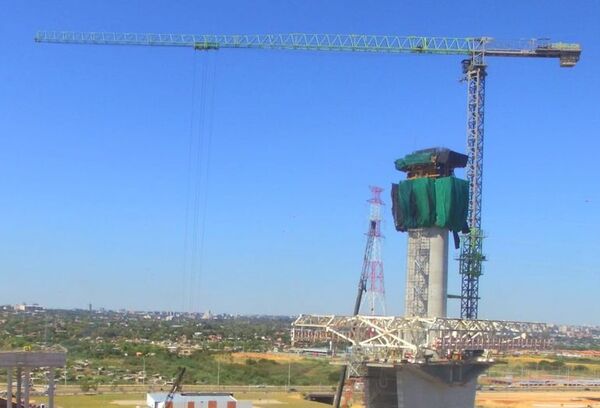 Contratista inició el izaje del carro de avance para construir el puente atirantado a Chaco’i - Economía - ABC Color