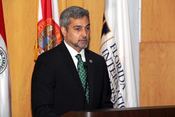 Abdo Benítez hace balance de su gestión en Paraguay y aboga por la democracia - MarketData
