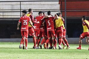 General Caballero JLM vs. Guaraní: goleada “legendaria” del rojo en Mallorquín - General Caballero JLM - ABC Color