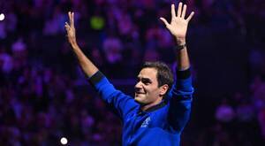 Crónica / [VIDEO] Llorando, Federer cerró su brillante carrera como tenista