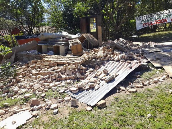 Extitular de SET  derrumbó casa de vecino usando sentencia “arbitraria” - Nacionales - ABC Color