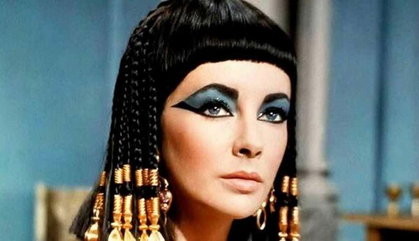 ¿Semen? Mirá qué modelo paraguaya lo usa como crema para la belleza, al igual que Cleopatra