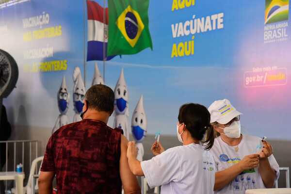 Paraguay y Brasil inician vacunación anticovid en frontera | 1000 Noticias