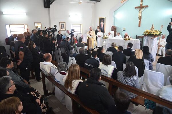 Cardenal Adalberto Martínez oficia misa en la cárcel y pide poner freno a las drogas - Nacionales - ABC Color