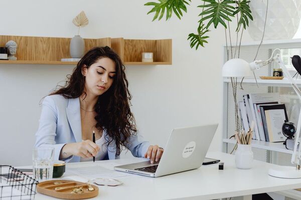 Síndrome del Impostor: ¿por qué carecemos de confianza en nosotras mismas?