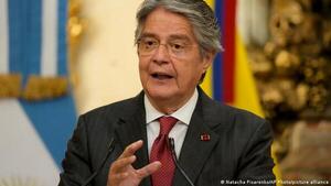 Presidente de Ecuador pide renuncia de ministro tras femicidio