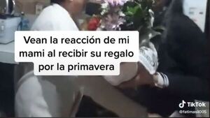 Regaló a su mamá dos entradas para ir al concierto de Marco Antonio Solís