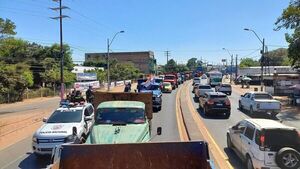 Gobierno advierte a camioneros que amenazaron con movilizarse durante Odesur - Política - ABC Color