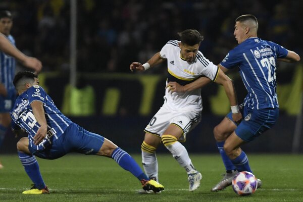 Con Óscar Romero como titular, Boca gana y alcanza la cima en el fútbol argentino