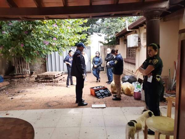 Joven es hallado colgado en el interior de su vivienda en Coronel Oviedo - Noticiero Paraguay