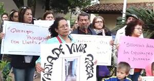 La Nación / Ola de inseguridad: vecinos se manifiestan y exigen mayor seguridad en Limpio