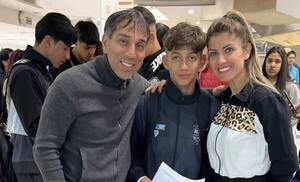 Crónica / Emocionados, “Pipino” y Alicia despidieron a su hijo que sigue los pasos del papá