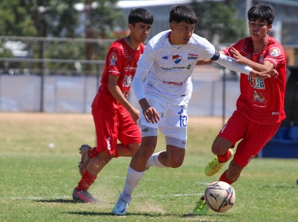 Sub 17: Con cinco victorias y un empate - APF