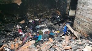 Incendio consume una vivienda en Zeballos Cué - Policiales - ABC Color