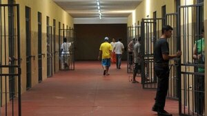 Miembros del PCC piden destitución del director de Institutos Penales