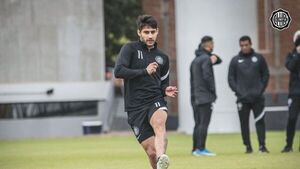 Foto de Tito Torres en una disco armó sarambi entre hinchas