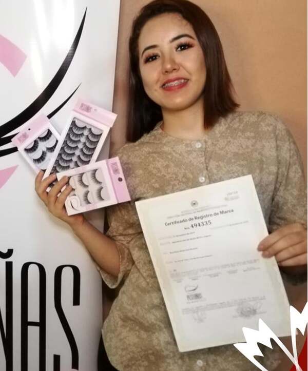 Emprendedora pone en marcha la primera fábrica de pestañas postizas de Paraguay