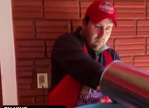 Joven logra terminar su carrera vendiendo chorizos caseros en Misiones